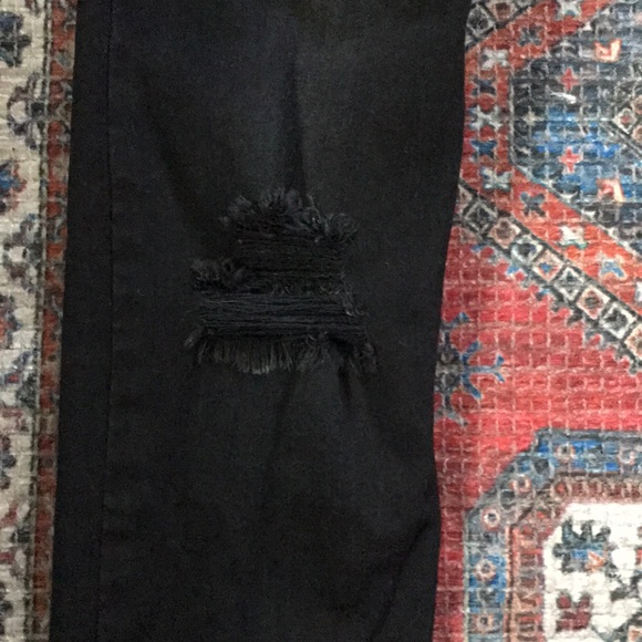 Free People black ripped skinny jeans. Size 29R - Picture 4 of 7